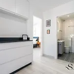 Exquisite 2 Bedroom Apt, Pool, Views Lägenhet *