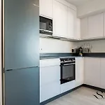 Exquisite 2 Bedroom Apt, Pool, Views Lägenhet