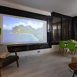 Exquisite 2 Bedroom Apt, Pool, Views Apartment *
