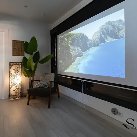 Апартаменти Exquisite 2 Bedroom Apt, Pool, Views *