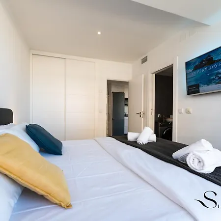 Exquisite 2 Bedroom Apt, Pool, Views Апартаменти Торремолінос