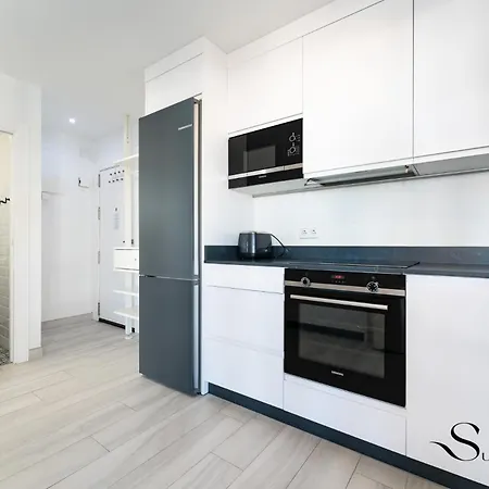Апартаменти Exquisite 2 Bedroom Apt, Pool, Views *