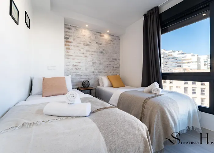 Exquisite 2 Bedroom Apt, Pool, Views Daire