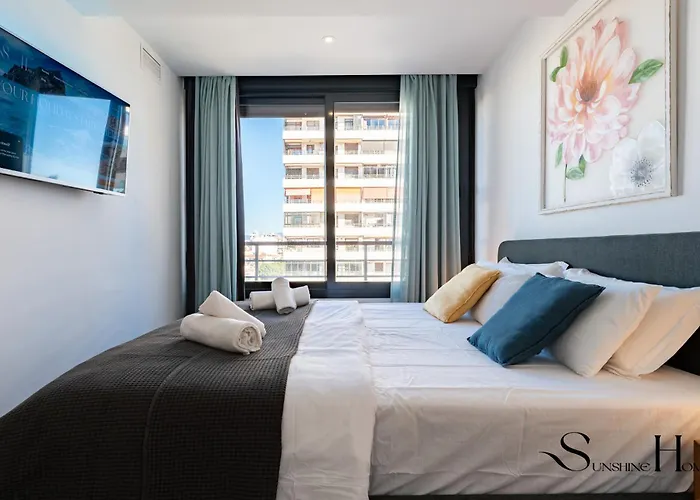 Exquisite 2 Bedroom Apt, Pool, Views *