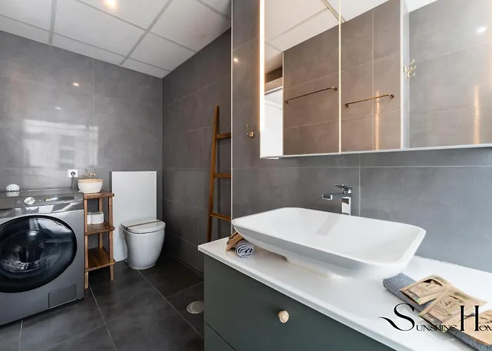 Exquisite 2 Bedroom Apt, Pool, Views Apartamento *