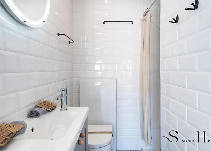 Exquisite 2 Bedroom Apt, Pool, Views