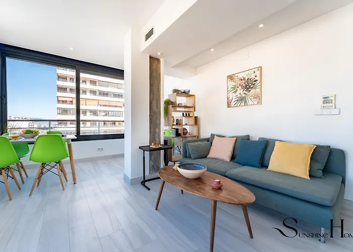 Exquisite 2 Bedroom Apt, Pool, Views