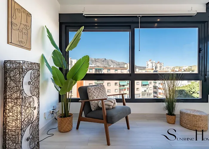 Exquisite 2 Bedroom Apt, Pool, Views Apartment *