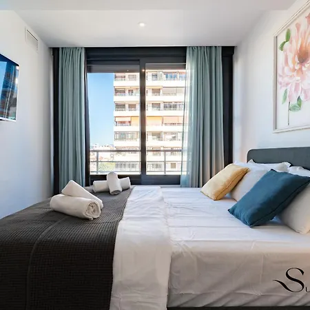 Exquisite 2 Bedroom Apt, Pool, Views *