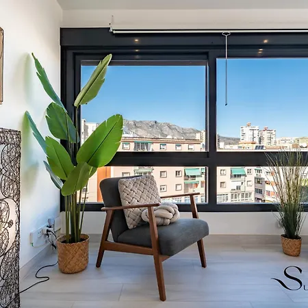 Exquisite 2 Bedroom Apt, Pool, Views Apartament *