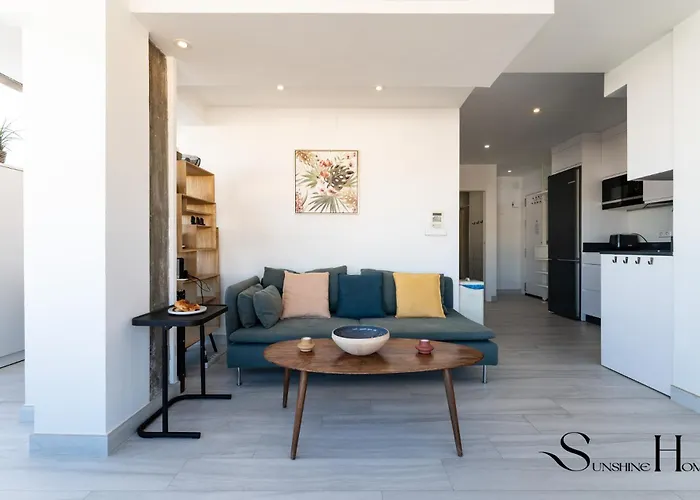 Exquisite 2 Bedroom Apt, Pool, Views Apartament